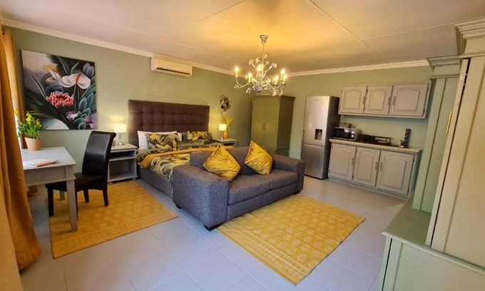 Moreleta Park House | Arum Lily Guest Rooms