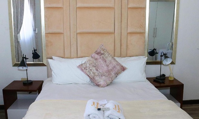 Dundee House | Arusha Lodge