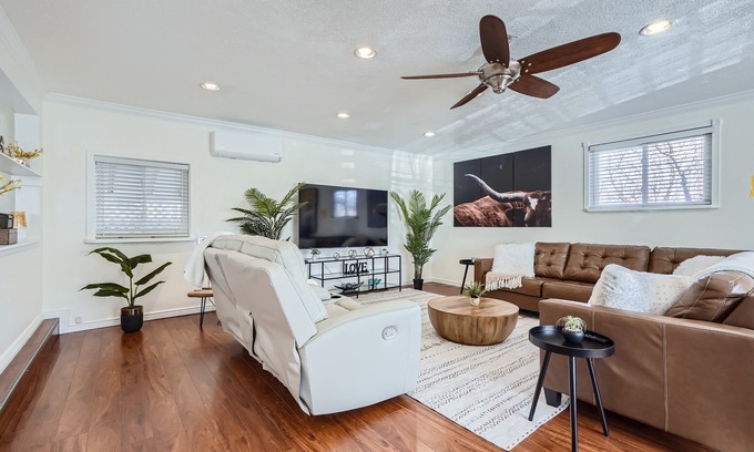 Lamar Heights Area House | Arvada Oasis! Up to12 people! 7 beds, 3 baths, desk, big TVs, air hockey, games!