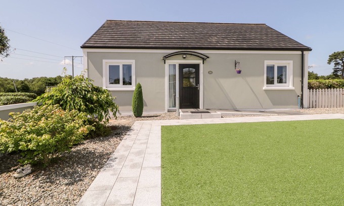 Omagh Cabin | ARVALEE COTTAGE, pet friendly, character holiday cottage in Omagh