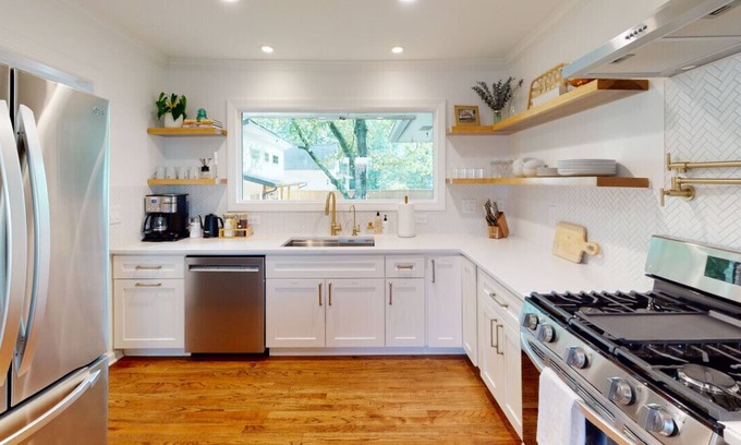 Norcross House | As Featured on Staycation TV, A House, Cottage, & Tiny Home in Downtown Norcross