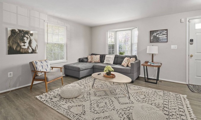 Countryside House | AsburyHill: Fenced In & Private Yard, 40 Mins to DC