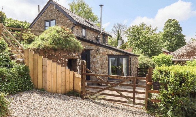 Chagford Cottage | ASH COTTAGE, family friendly, character holiday cottage in Chagford