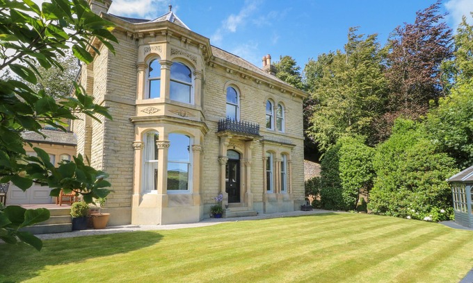 Holmbridge Cottage | ASH VILLA, pet friendly, luxury holiday cottage in Holmfirth