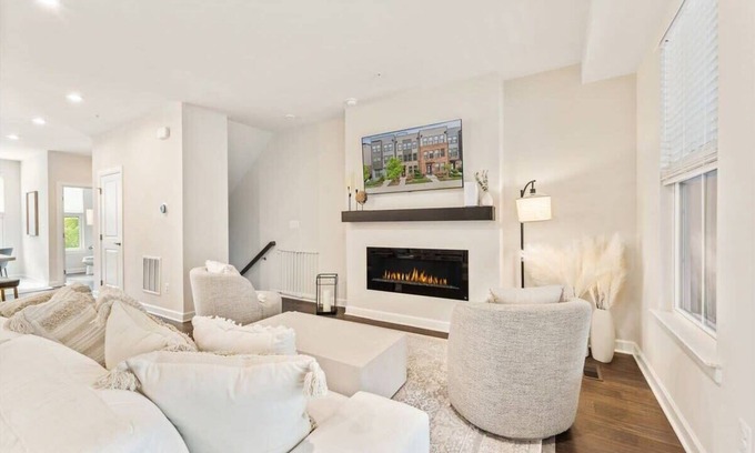 Ashburn House | Ashburn 4-BR Homestay/Close to Dulles & METRO