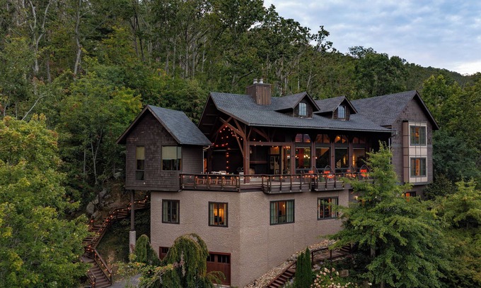 Asheville House | Asheville Luxury Retreat -Mountain Views, Golf Simulator, Sauna, Hot Tub, Gym