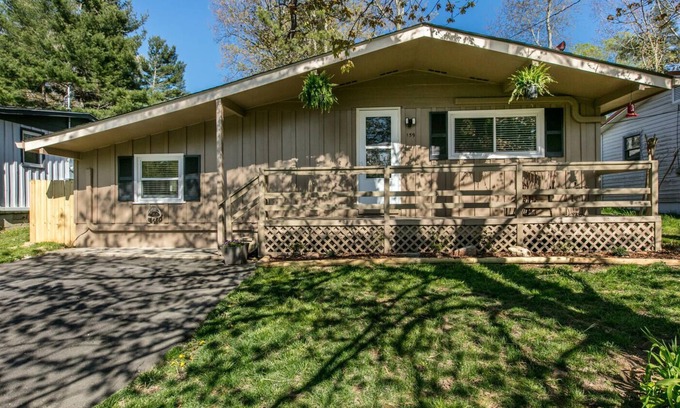 Royal Pines House | Asheville - Sierra Nevada Exit, Close to downtown