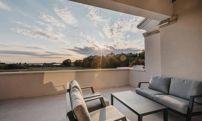 Đuba Apartment | Ashka vacation apartment with sea view