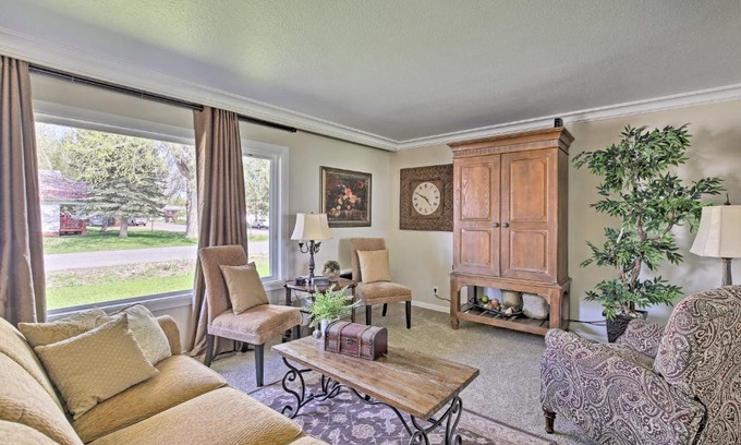 Ashton House | Ashton Escape with Yard 56 Mi to West Yellowstone!