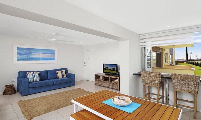 Terrigal Apartment | ASHWOOD | 100 meters to beach, shops, cafes | Accom Holidays