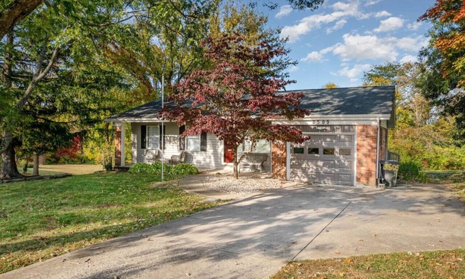 West Chester House | Ashwood Arbor 6 bedrooms 3 bath sleeps 13