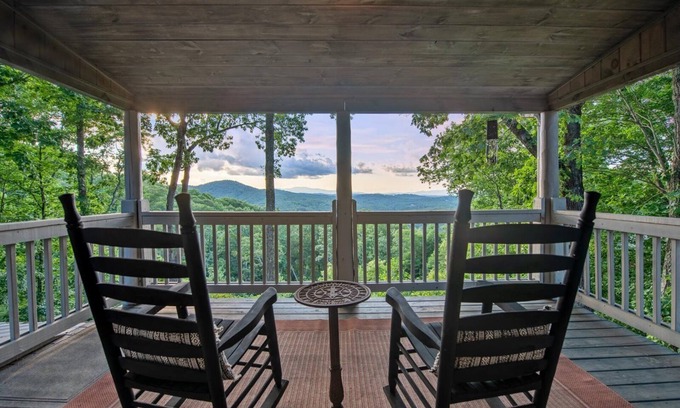 Ridges Over the Lake Cabin | Aska Bliss - Aska Adventure Area