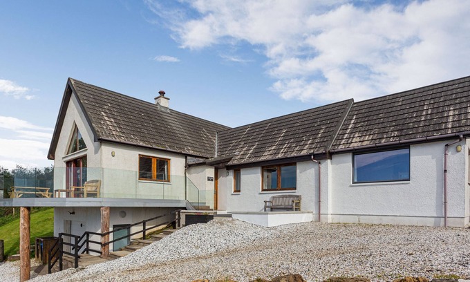 Sleat Cottage | ASKIVAL, family friendly, character holiday cottage in Elgol
