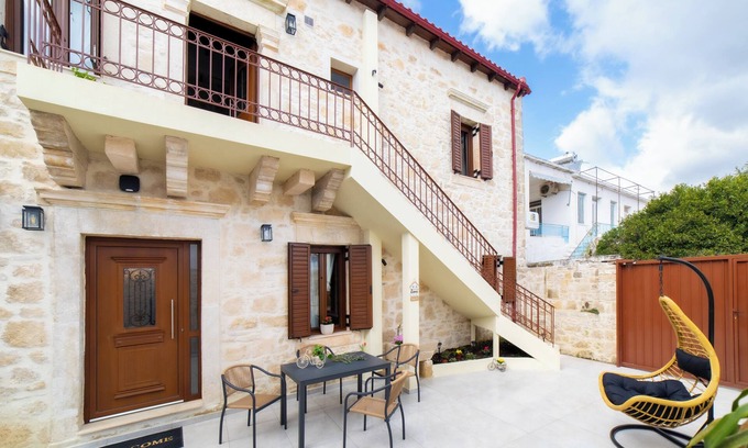 Asites Villa | Asmani Traditional House with Jacuzzi, Sauna & small Gum, ideal for relaxing