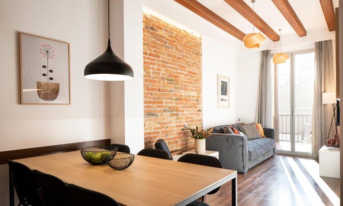 Sant Antoni Apartment | Aspasios Market Balconies Apartments