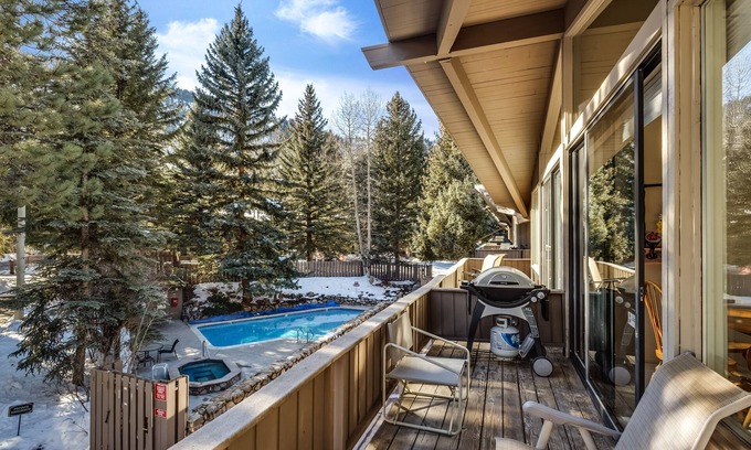 Aspen Condo | Aspen Alps Spacious 3 Bedroom Apartments - Full Kitchen, Free Wifi & Parking