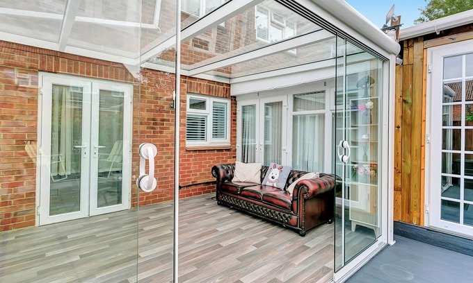 Bierton Apartment | Aspen Cl – Private Room with Shared Spa & Sauna