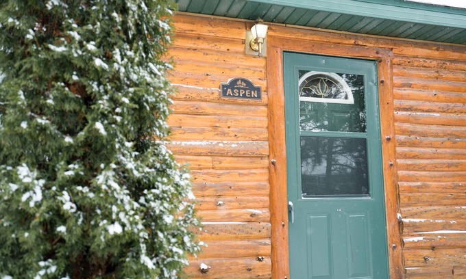 Thompsonville Cabin | Aspen Cottage 2BR 2BA only 1 mile to Crystal Mtn