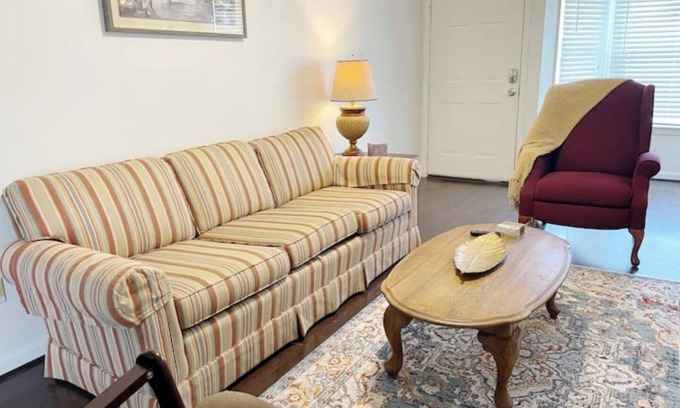 Decatur House | Aspen House—Cozy & Central Townhouse