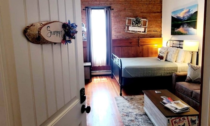 Creede Hotel | Aspen Inn - Summer Suite