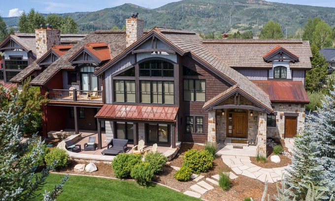 Steamboat Springs Cabin | Aspen Leaf Lodge | Close to Ski Resort | Luxury Chalet | 6 King Beds | Game Room