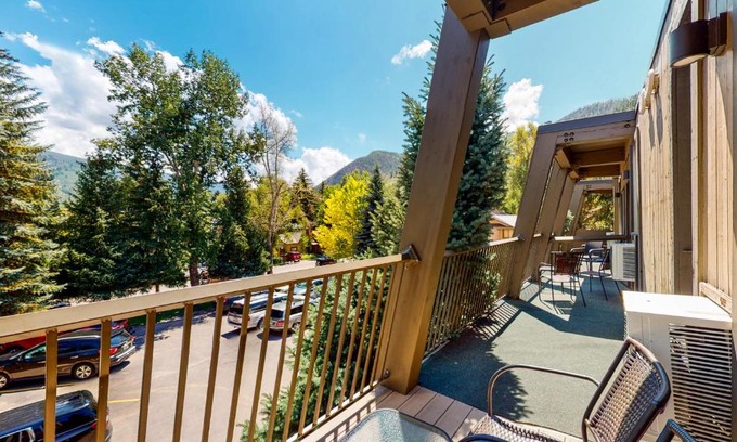 West End House | Aspen Mountain Lodge 305