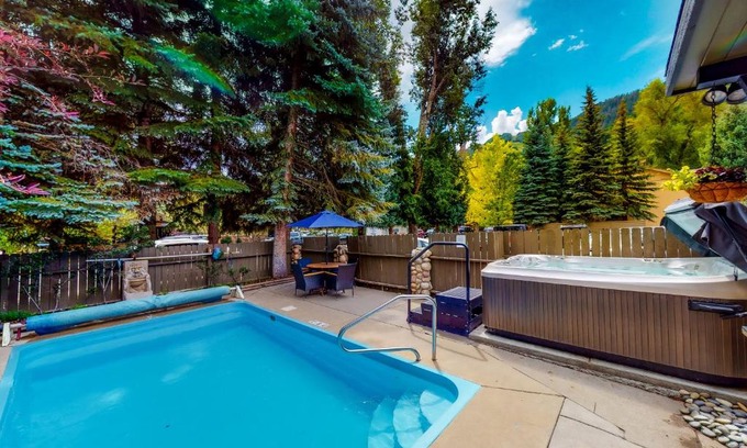 West End House | Aspen Mountain Lodge 401