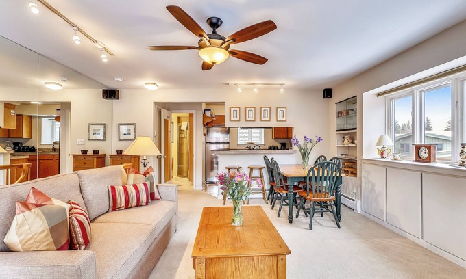 Aspen House | Aspen Townhome w/Deck - Restaurant Row