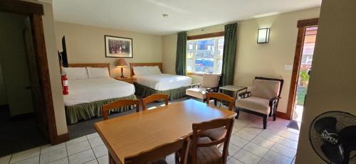 Waterton Park Hotel | Aspen Village