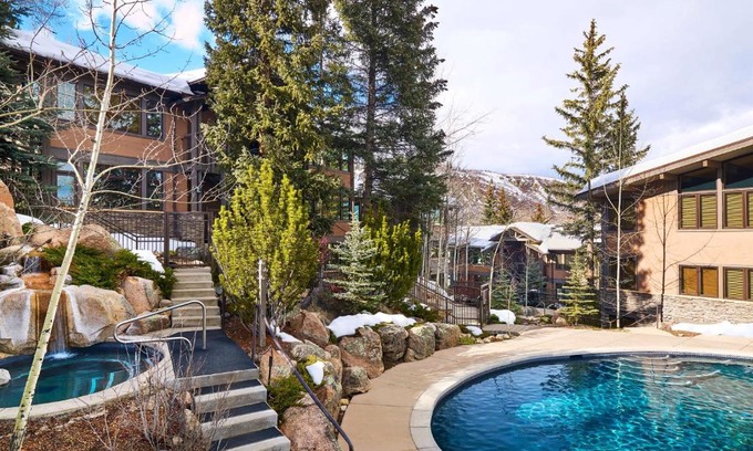 Snowmass Village Hotel | Aspenwood - CoralTree Residence Collection