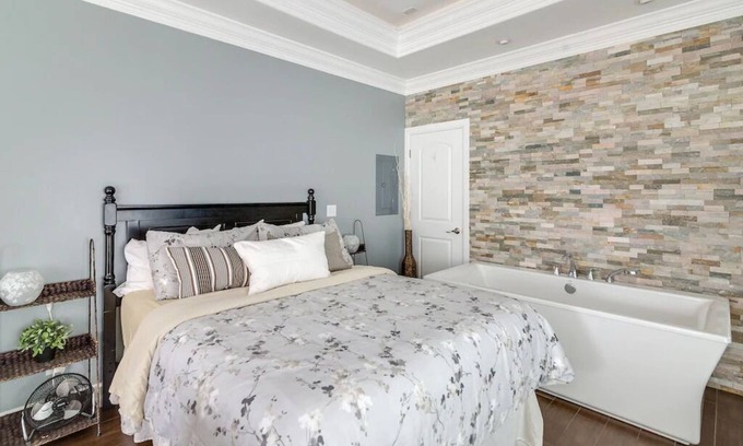 Central Business District Condo | Aspenwood Manor- Relaxing NEW Getaway Suite! (Wasatch Skyline)