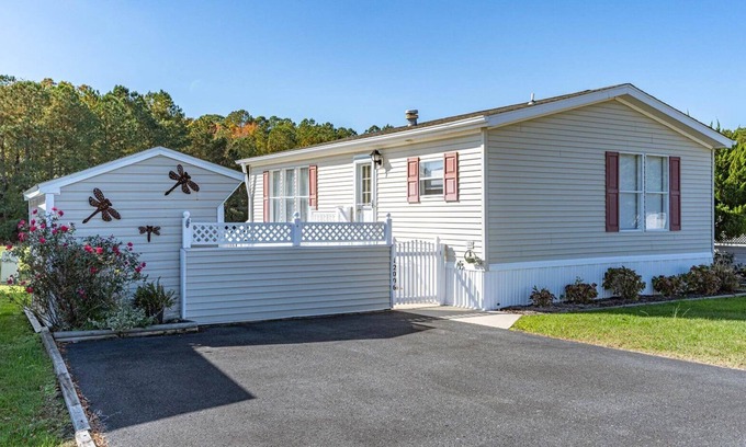 Assateague Pointe House | Assateague Pointe 2 br/1 ba 2 outdoor pools -in WOC.