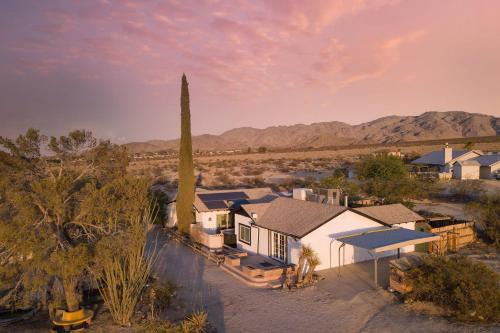 Indian Cove Villa | Asteroid by AvantStay Unique Ranch Retreat Just Outside Joshua Tree Permit: VHR22-094