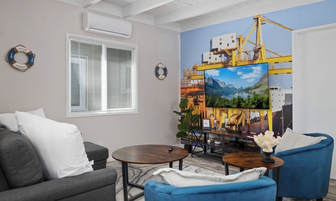 North Long Beach House | ★ASTONISHING HARBOR 1B1B THEMED HOUSE★