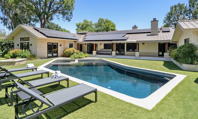 Northridge Villa | Astonishing Luxury Estate 🏡 Pool-SPA-Golf-Basketball Court-Gated-Solar-EV charge