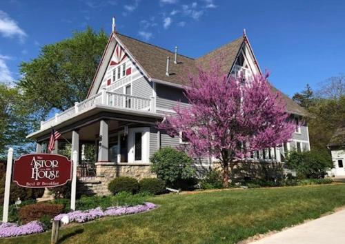 Green Bay Bed & Breakfast | Astor House