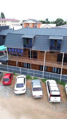 Bosteri House | Astor