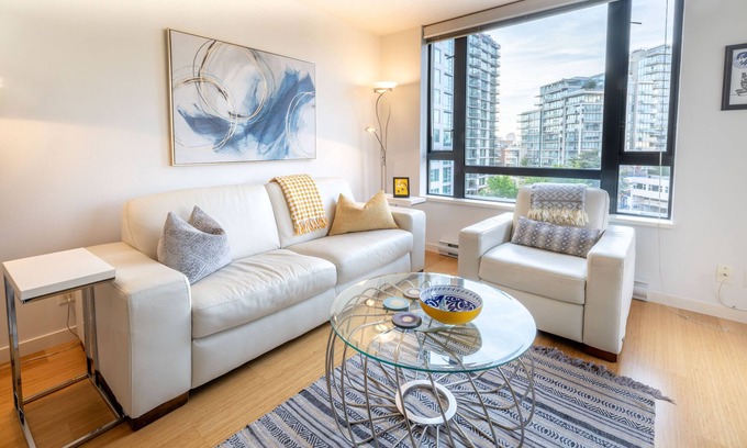 Inner Harbour Condo | Astoria Appeal- Ultimate Urban Experience by Victoria Prime!