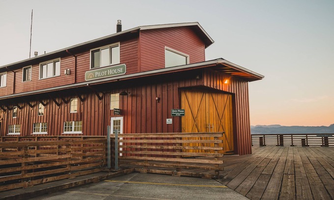 Astoria House | Astoria's premier suite on the Columbia River.