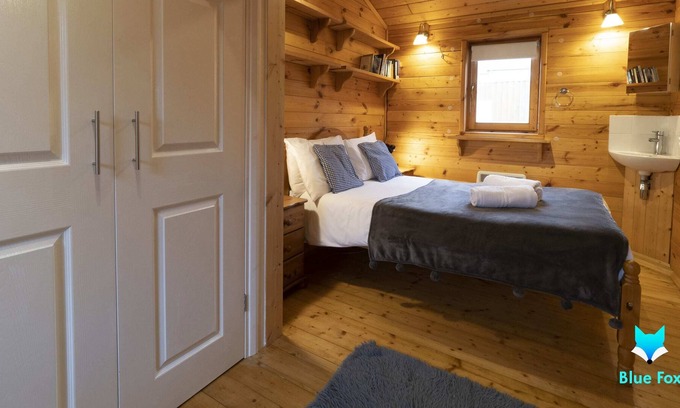 Broadstairs Cabin | Astoria - Secluded Hideaway with sauna and parking