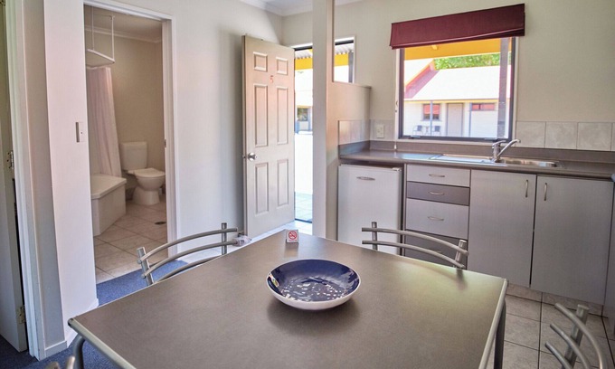 Greytown Hotel | ASURE Oak Estate Motor Lodge