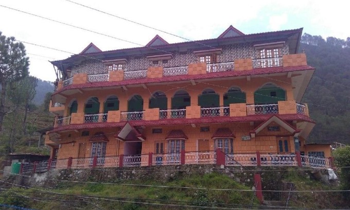 Rajgarhi Bed & Breakfast | Aswal Deluxe by StayApart