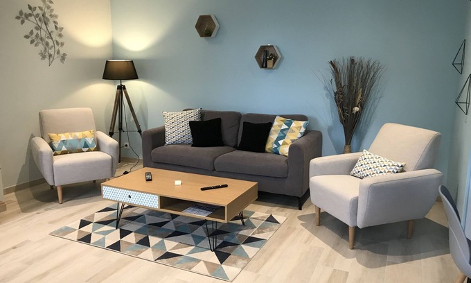Villiers-Louis House | At 24, house up to 6 people (work or leisure)