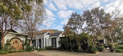 Pretoria House | At 98 on Lynburn Guest House