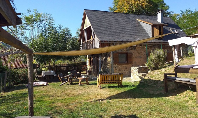 Arrien-en-Bethmale Ski Chalet | At (CAMPAS), listen to the silence in front of the mountain