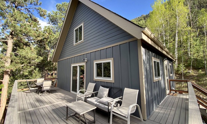 Green Mountain Falls House | At Catamount trailhead. Secluded. Game Room. Pet Friendly