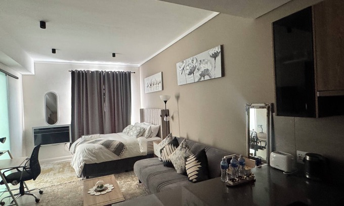 Menlyn Apartment | At Home@422 Trilogy Capital apartments Menlyn Maine. Your home away from home