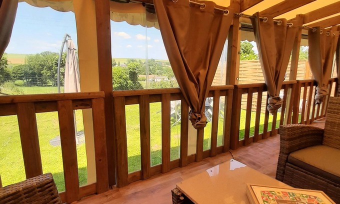 Saint-Gobert House | At Petit Coin Tranquille, mobile home with SPA on private land, pets ok