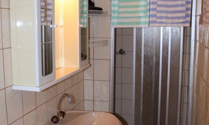 Eisenstadt Apartment | Double room with shower, WC - Filbert guest room