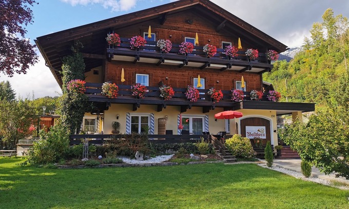 Sankt Wolfgang im Salzkammergut Apartment | APARTMENT XL with bathing beach- 80m²/3 bedrooms, best location near the center